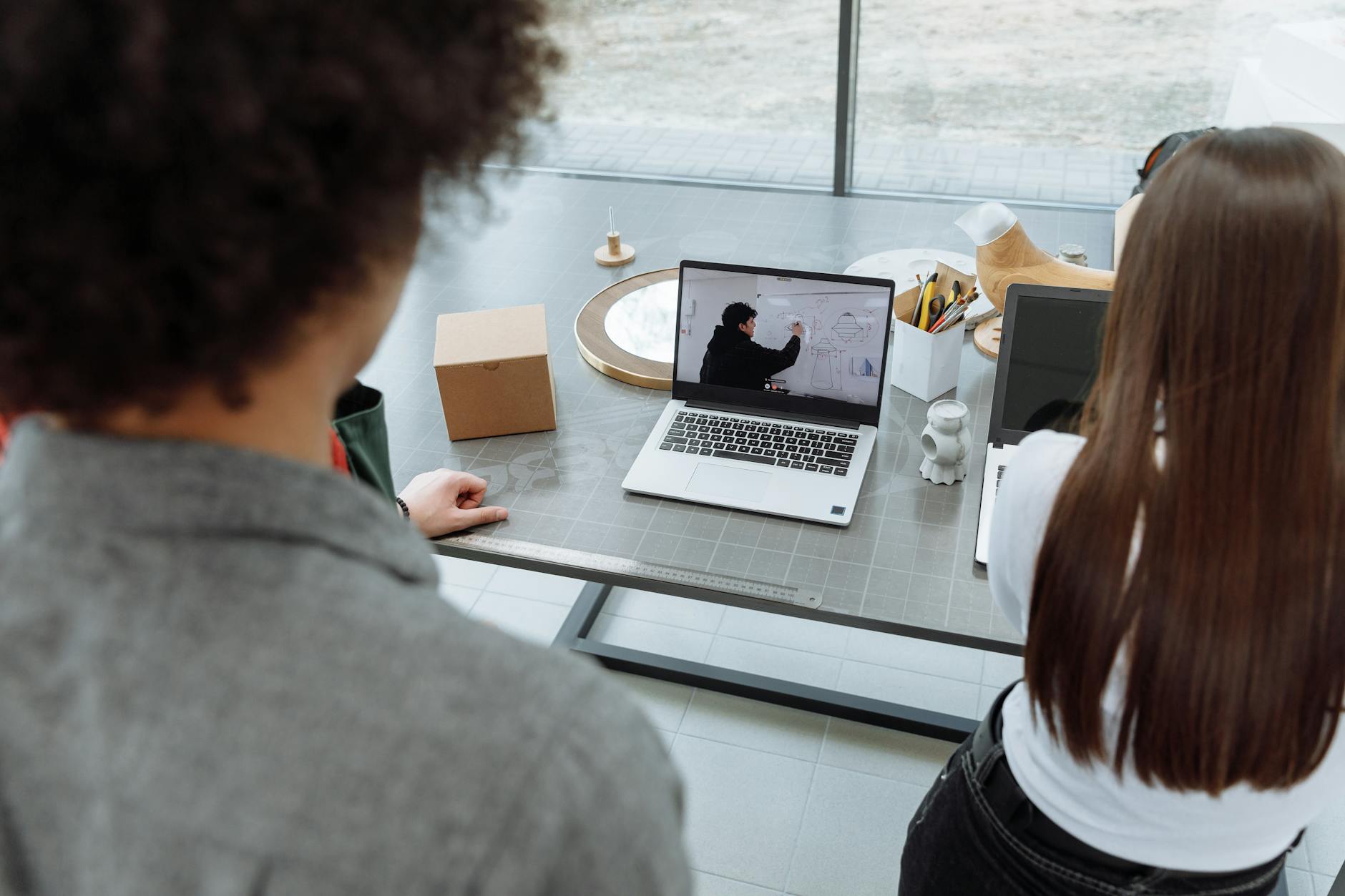 The Future of Remote Work: Hybrid Models and Virtual Collaboration Tools